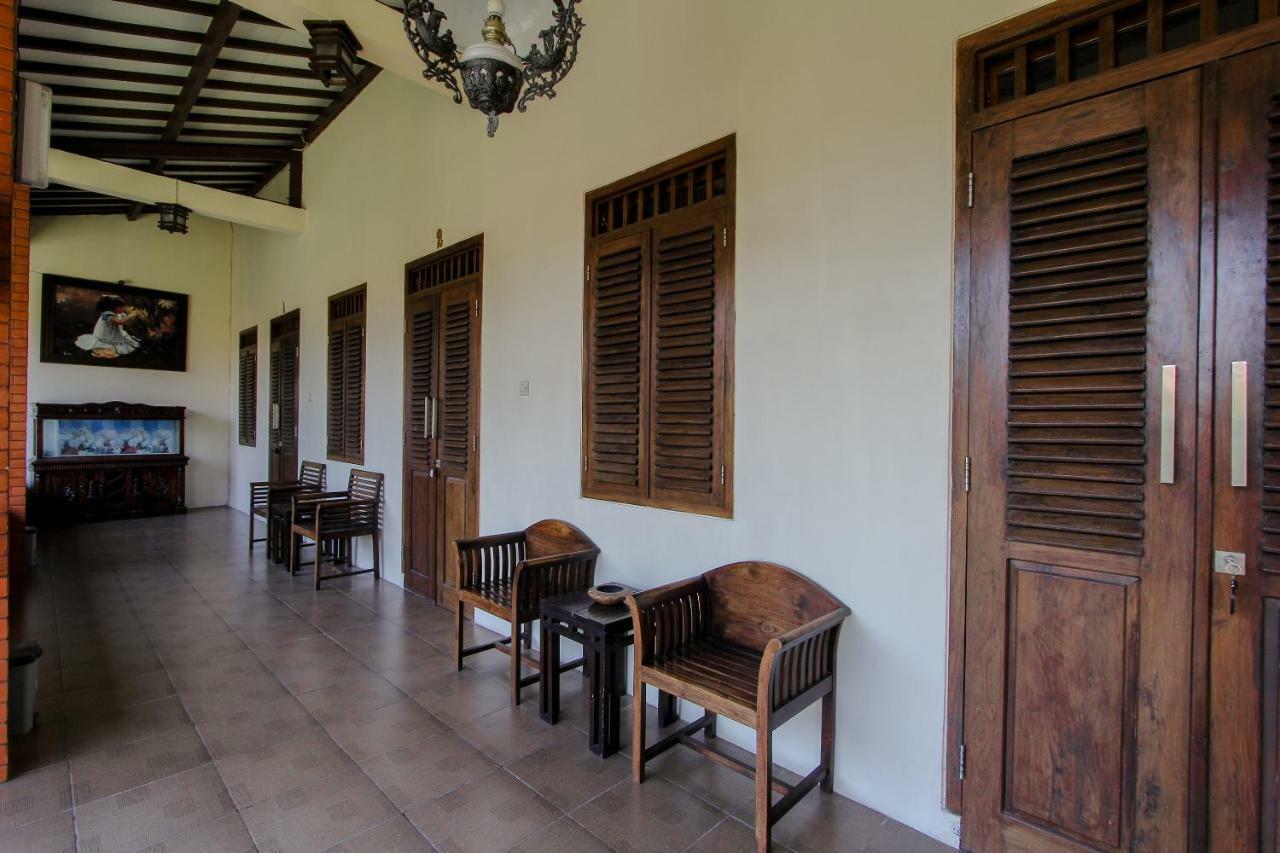 Oyo 1361 Singosari Family Residence バニュワンギ エクステリア 写真