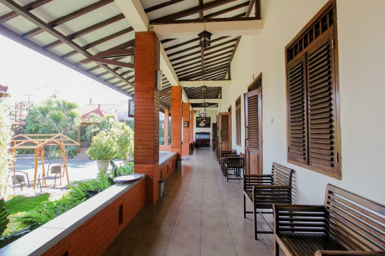 Oyo 1361 Singosari Family Residence バニュワンギ エクステリア 写真