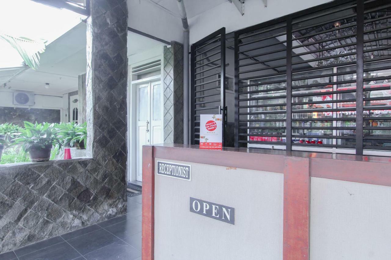 Oyo 1361 Singosari Family Residence バニュワンギ エクステリア 写真