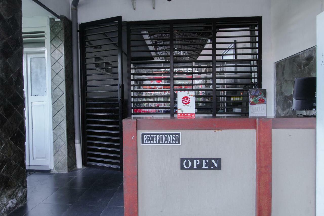 Oyo 1361 Singosari Family Residence バニュワンギ エクステリア 写真