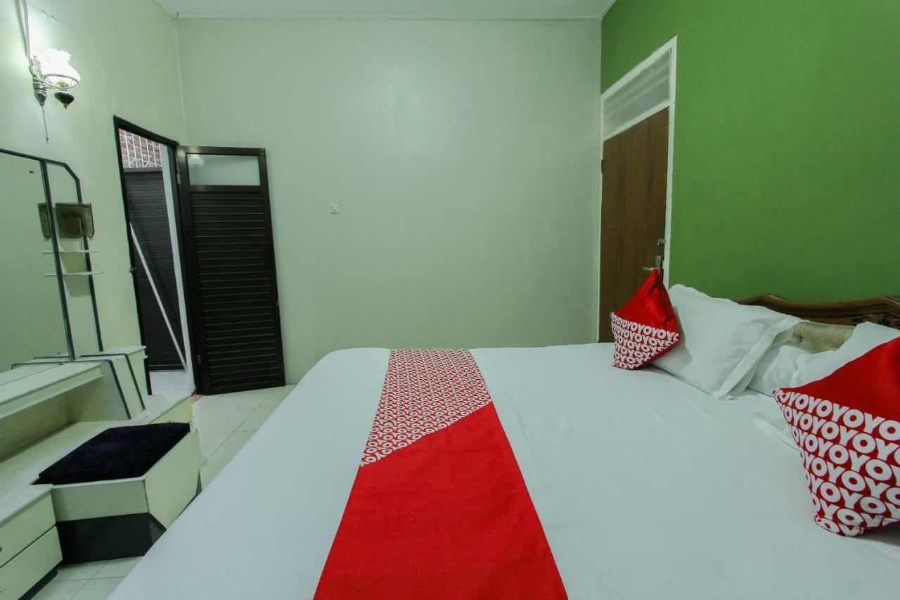 Oyo 1361 Singosari Family Residence バニュワンギ エクステリア 写真