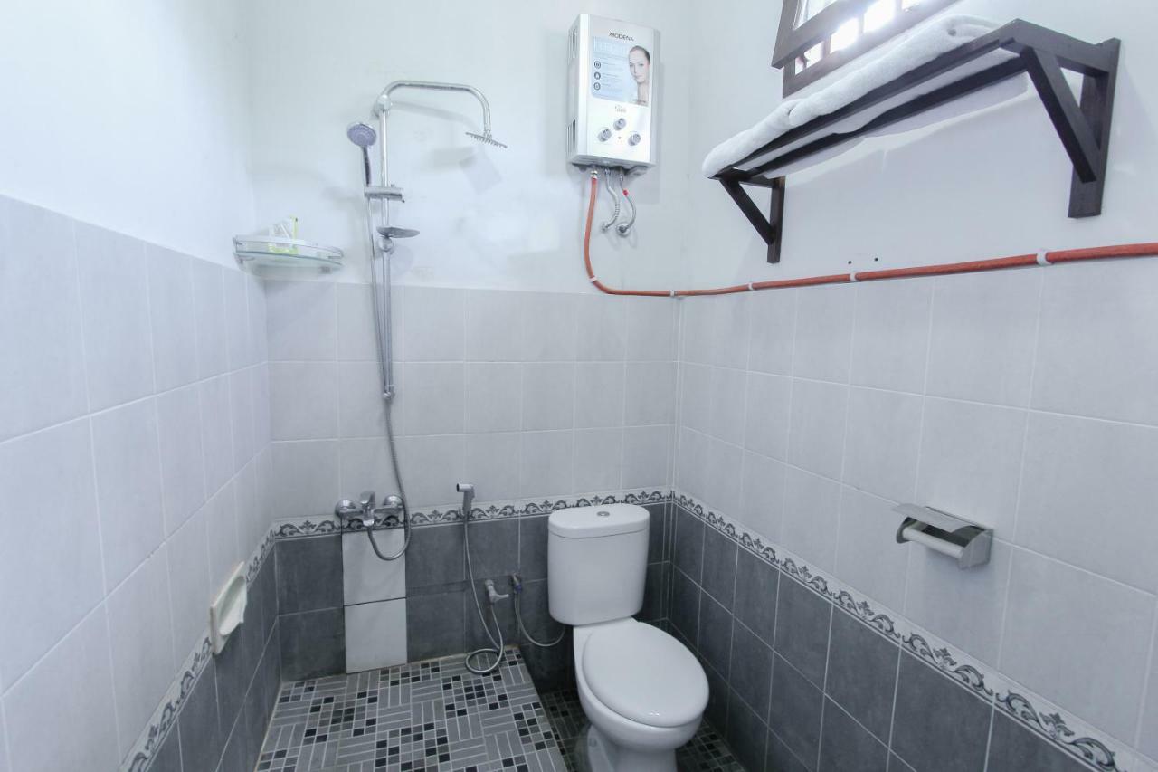 Oyo 1361 Singosari Family Residence バニュワンギ エクステリア 写真