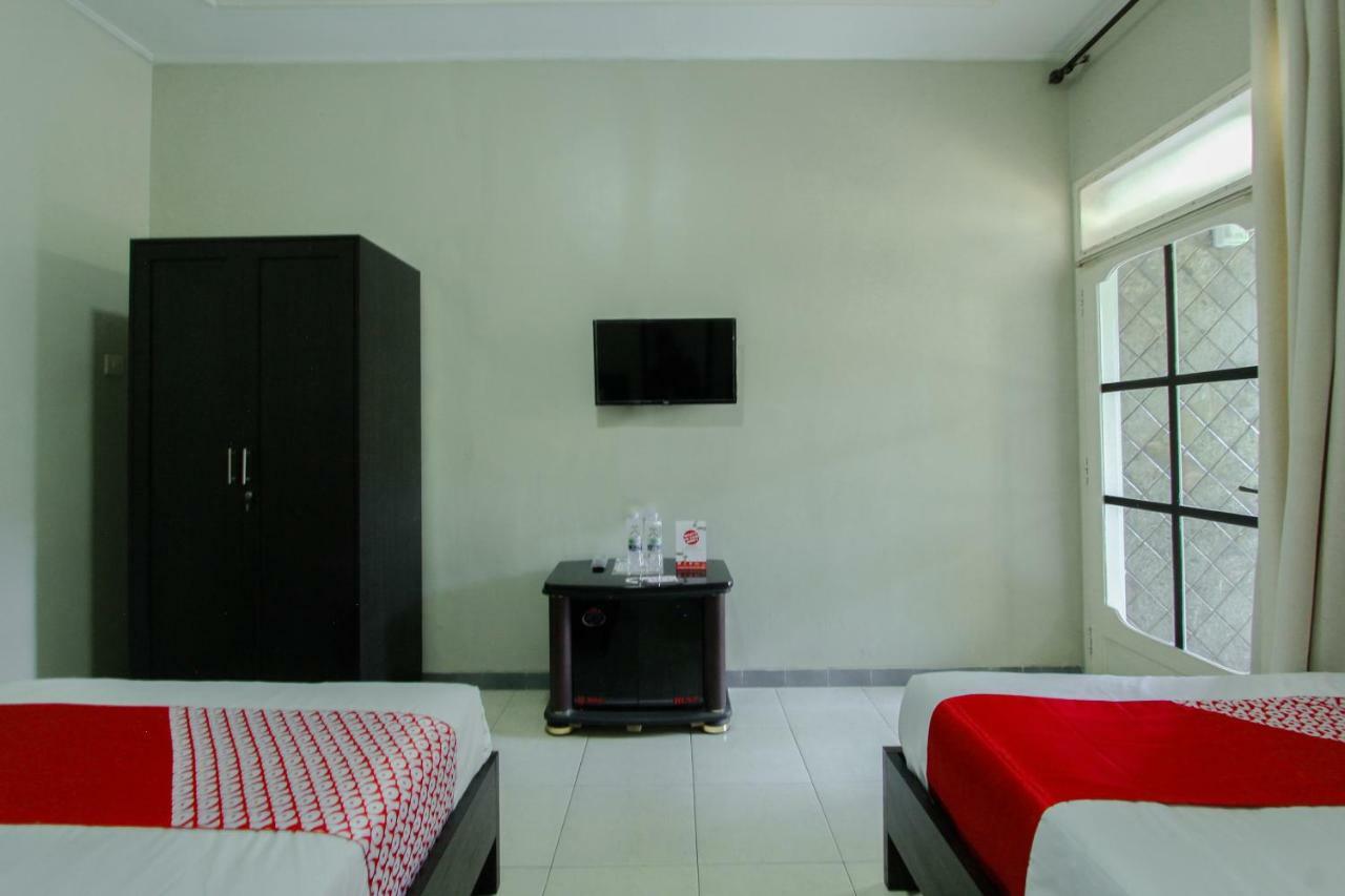 Oyo 1361 Singosari Family Residence バニュワンギ エクステリア 写真