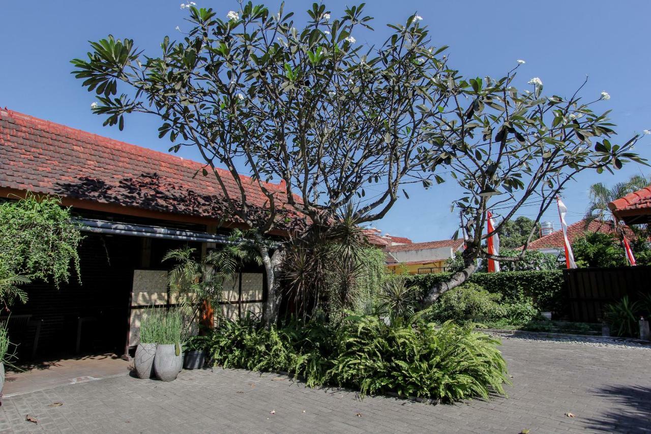 Oyo 1361 Singosari Family Residence バニュワンギ エクステリア 写真