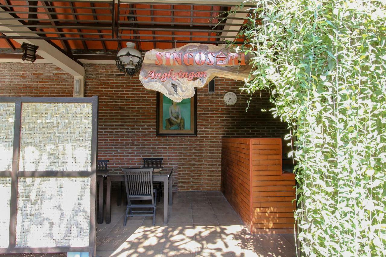 Oyo 1361 Singosari Family Residence バニュワンギ エクステリア 写真