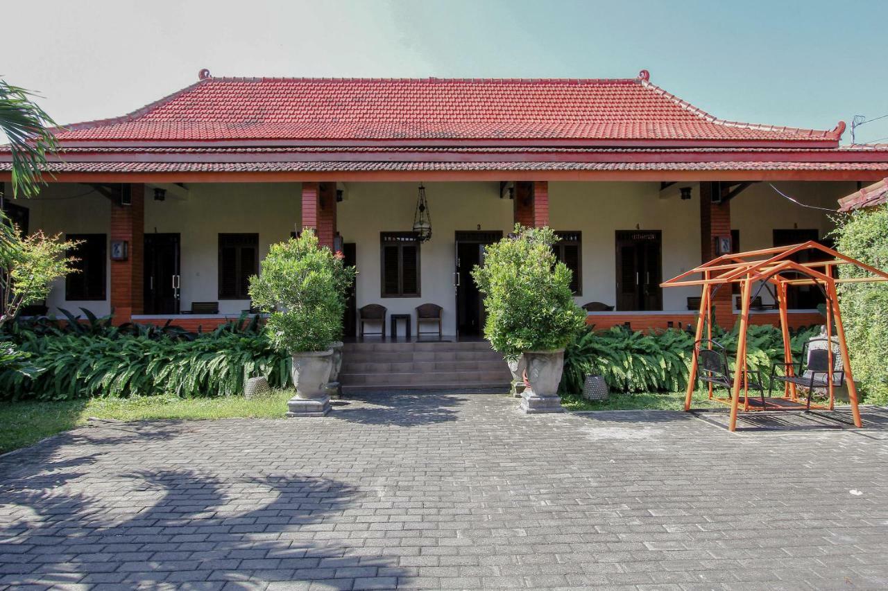 Oyo 1361 Singosari Family Residence バニュワンギ エクステリア 写真