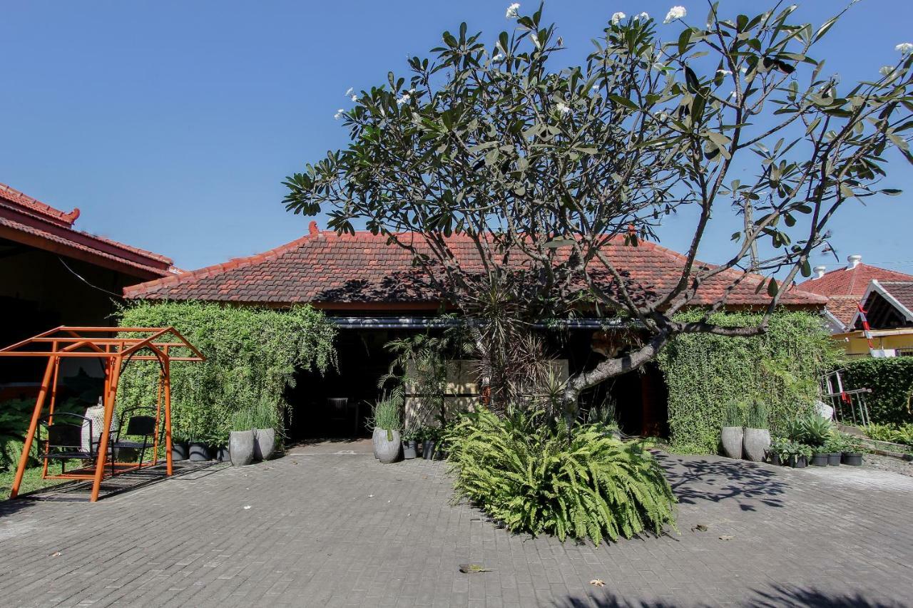 Oyo 1361 Singosari Family Residence バニュワンギ エクステリア 写真